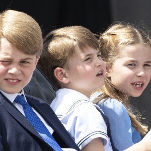 Le prince George de Cambridge, Le prince Louis de Cambridge, La princesse Charlotte de Cambridge - Les membres de la famille royale lors de la parade militaire "Trooping the Colour" dans le cadre de la célébration du jubilé de platine (70 ans de règne) de la reine Elizabeth II à Londres, le 2 juin 2022. 