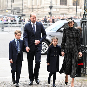 Le prince William, duc de Cambridge, sa femme Kate Catherine Middleton, duchesse de Cambridge, et leurs enfants le prince George et la princesse Charlotte - Arrivées de la famille royale d'Angleterre au Service d'action de grâce en hommage au prince Philip, duc d'Edimbourg, à l'abbaye de Westminster à Londres. Le 29 mars 2022