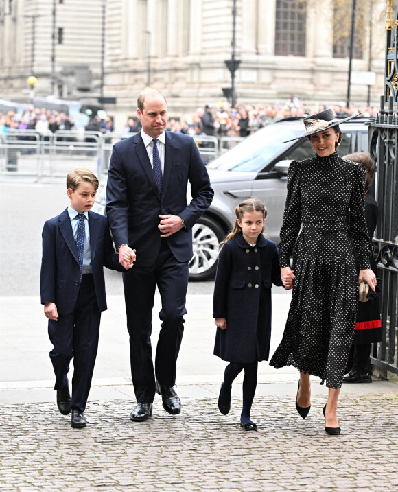 Le prince William, duc de Cambridge, sa femme Kate Catherine Middleton, duchesse de Cambridge, et leurs enfants le prince George et la princesse Charlotte - Arrivées de la famille royale d'Angleterre au Service d'action de grâce en hommage au prince Philip, duc d'Edimbourg, à l'abbaye de Westminster à Londres. Le 29 mars 2022