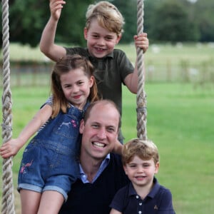 Le prince William, duc de Cambridge à l'occasion de ses 38 ans et de la fête des pères en compagnie de ses enfants le prince George, la princesse Charlotte et le prince Louis à Londres, Royaume Uni, le 21 juin 2020. 
