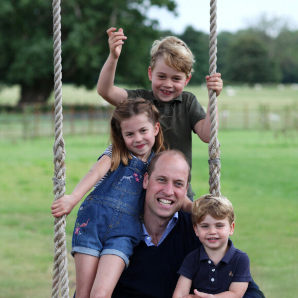 Le prince William, duc de Cambridge à l'occasion de ses 38 ans et de la fête des pères en compagnie de ses enfants le prince George, la princesse Charlotte et le prince Louis à Londres, Royaume Uni, le 21 juin 2020. 