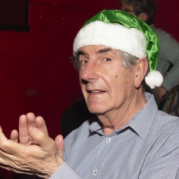 Bernard Menez - People au spectacle des Pères Noël Verts du Secours Populaire 2021 au Cirque Phénix à Paris le 17 novembre 2021. Cette première représentation depuis la pandémie a permis à plusieurs centaines d'enfants et à leurs parents de venir passer un moment convivial suivi d'un goûter. © Jack Tribeca / Bestimage 