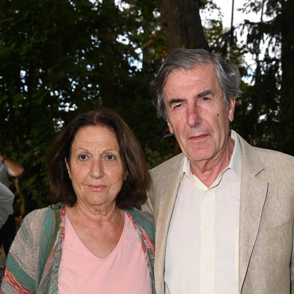 Exclusif - Bernard Menez avec sa femme Angèle - 5ème édition du Trophée "Ne perdez pas la boule", en faveur de la recherche sur la maladie d'Alzheimer au Boulodrome de la Boule du lac Saint James à Paris dans le cadre de la Journée mondiale de la maladie d'Alzheimer le 16 septembre 2021. © Coadic Guirec/Bestimage 