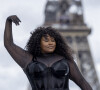Yseult lors du défilé de mode "Le Défilé L'Oreal Paris 2021" sur le parvis des droits de l'homme à Paris, le 3 octobre 2021. © Olivier Borde/Bestimage
