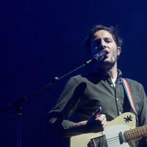 Le chanteur Vianney sur la scène du festival du Printemps de Pérouges à la Plaine de l'Ain à Saint-Vulbas (01), France le 01/07/2022. © Sandrine Thesillat / Panoramic / Bestimage