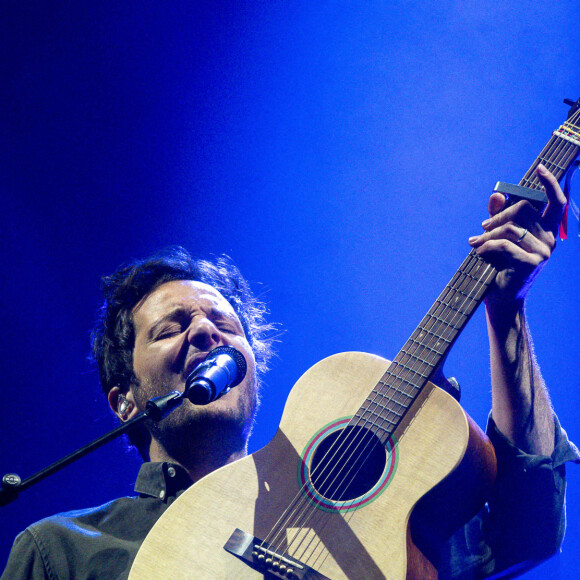 Le chanteur Vianney sur la scène du festival du Printemps de Pérouges à la Plaine de l'Ain à Saint-Vulbas (01), France le 01/07/2022. © Sandrine Thesillat / Panoramic / Bestimage