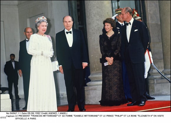 La reine Elisabeth II reçue par François et Danielle Mitterrand