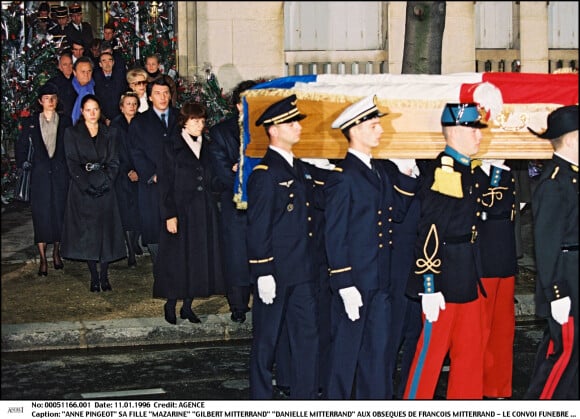Le cercueil de François Mitterrand lors des obsèques de François Mitterrand en 1996