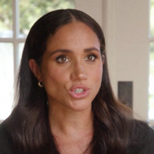 Meghan Markle révèle son goût prononcé pour le Scrabble dans une vidéo pour le magazine "Variety". Elle a confié que sa comédie romantique préférée est "Quand Harry rencontre Sally" et J.Roberts dans n'importe quel film. A propos du Scrabble, elle a dit "C'est quelque chose que j'aime depuis longtemps" avant d'ajouter "J'adore cuisiner. Je ne sais pas si beaucoup de gens le savent. Peut-être qu'ils le savent mais je fais une sauce bolognaise vraiment (incroyable) !". Le 19 octobre 2022. 