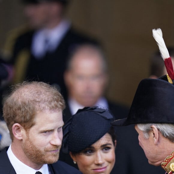 Le prince Harry, duc de Sussex et Meghan Markle, duchesse de Sussex - - Sortie - Procession cérémonielle du cercueil de la reine Elisabeth II du palais de Buckingham à Westminster Hall à Londres, où les Britanniques et les touristes du monde entier pourront lui rendre hommage jusqu'à ses obsèques prévues le 19 septembre 2022. Le 14 septembre 2022. 