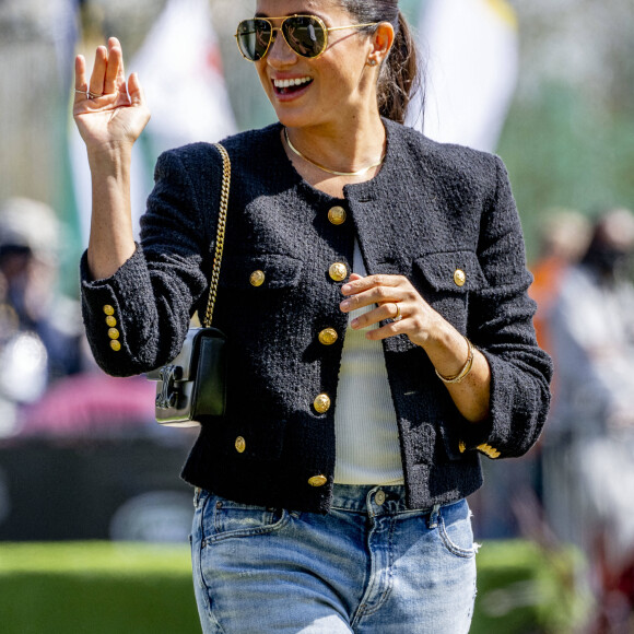 Le prince Harry et Meghan Markle lors du "Land Rover Challenge" au premier jour des Invictus Games 2020 à La Haye, le 16 avril 2022. 