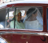 Meghan Markle, duchesse de Sussex arrive à la chapelle St. George au château de Windsor à bord d'une Rolls Royce avec sa mère Doria Ragland à ses côtés - Mariage du prince Harry et de Meghan Markle au château de Windsor le 19 mai 2018 