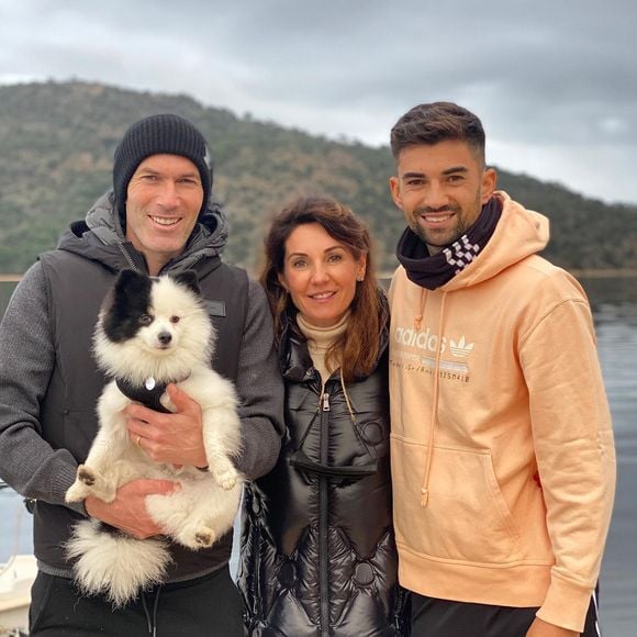 Zinédine Zidane pose avec sa femme Véronique et leur Enzo au cours de vacances en famille à Ibiza. Instagram, le 5 juillet 2019.