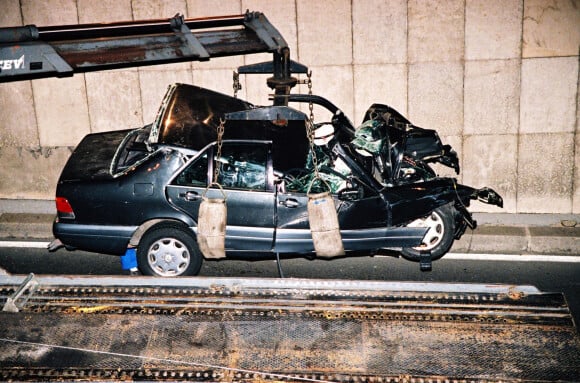 Nuit du tragique accident à Paris de la princesse Diana et de Dodi Al-Fayed, survenu le 31 août 1997 au pont de l'Alma.