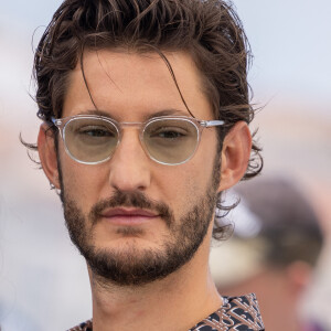 Pierre Niney au photocall de "Mascarade" lors du 75ème Festival International du Film de Cannes, le 28 mai 2022. © Olivier Borde / Bestimage 