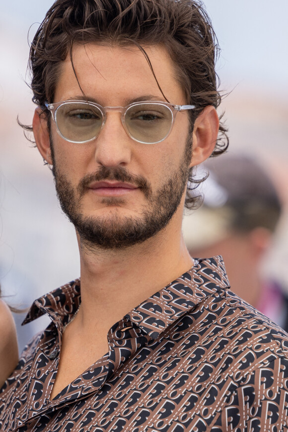 Pierre Niney au photocall de "Mascarade" lors du 75ème Festival International du Film de Cannes, le 28 mai 2022. © Olivier Borde / Bestimage 