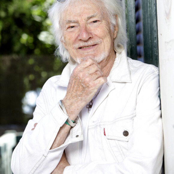 Hugues Aufray - 4ème édition des écrivains chez Gonzague Saint Bris (26ème Forêt des livres) à Chanceaux-Près-Loches le 28 aout 2022. © Cédric Perrin/Bestimage