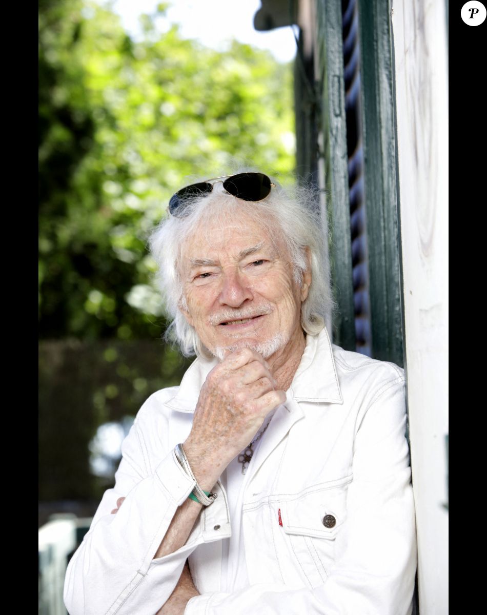 Hugues Aufray "brisé" pleure la mère de ses enfants Hélène est morte... le diaporama
