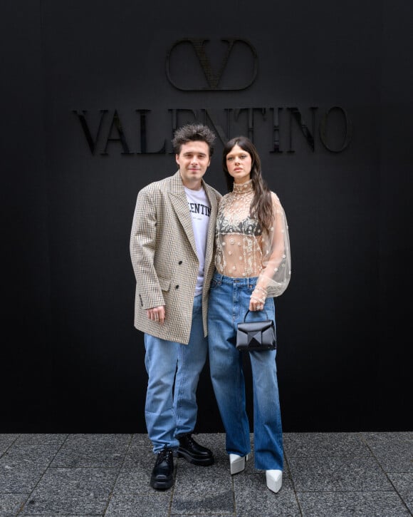Brooklyn Beckham et sa femme Nicola Peltz - Arrivées au défilé Valentino Collection Femme Prêt-à-porter Printemps/Eté lors de la Fashion Week de Paris (PFW), France.