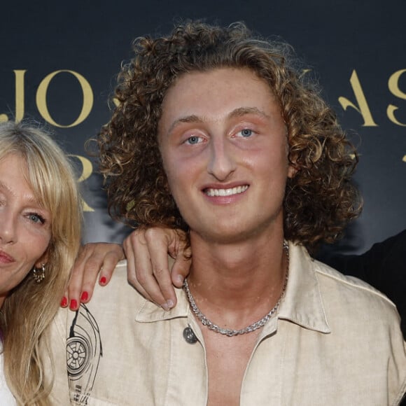 Exclusif - Prix spécial - No web - Joalukas Noah, sa mère Isabelle Camus avec Mathieu Forget et sa compagne lors de la soirée d'anniversaire de Joalukas Noah, fils de Yannick Noah et Isabelle Camus, pour ses 18 ans à Paris le 10 juin 2022. © Cyril Moreau / Bestimage  Exclusive - No web en Suisse / Belgique Joalukas Noah, son of Yannick Noah and Isabelle Camus, celebrates his 18th birthday in Paris on june 10th 2022 