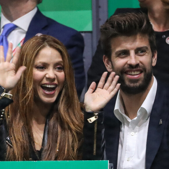 Gerard Piqué et la chanteuse Shakira officialisent leur séparation après douze ans de relation.