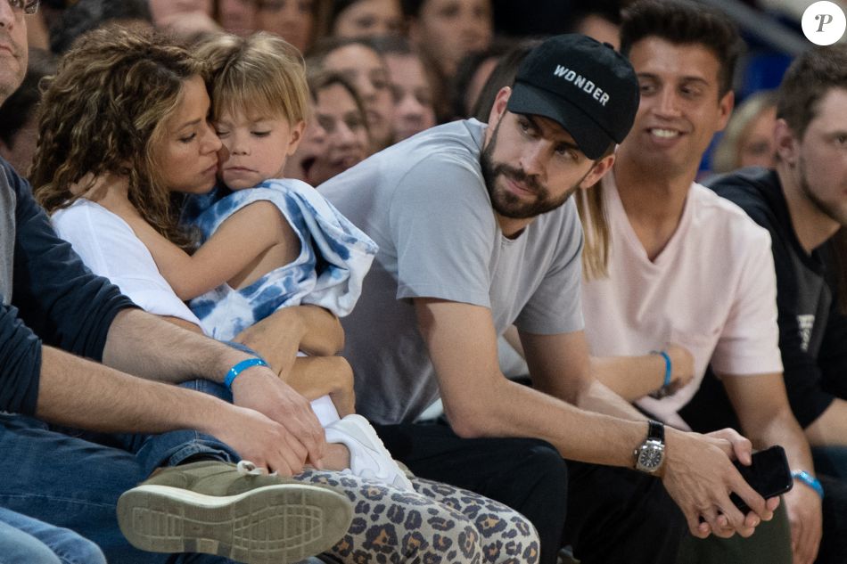 Shakira Son Compagnon Gerard Piqué Et Leurs Enfants Sasha Milan Dans