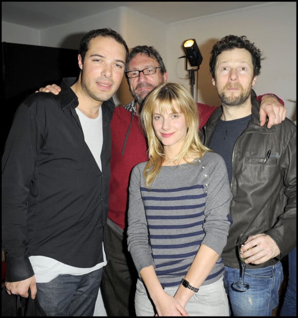 Nicolas Bedos avec Mélanie Laurent et Jérôme Kircher ainsi que le directeur du théâtre de la Pépinière à Paris pour la générale de la pièce Promenade de Santé à Paris en 2010