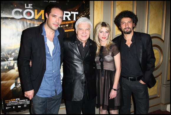 Nicolas Bedos, Guy Bedos, Mélanie Laurent et Radu Mihaileanu lors de la soirée du film Le Concert à Parise en 2010