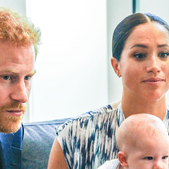 Le prince Harry et Meghan Markle présentent leur fils Archie à Desmond Tutu à Cape Town, Afrique du Sud le 25 septembre 2019. 