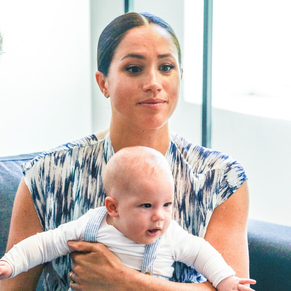 Le prince Harry et Meghan Markle présentent leur fils Archie à Desmond Tutu à Cape Town, Afrique du Sud le 25 septembre 2019. 