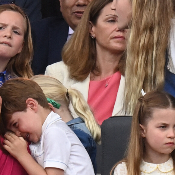 Kate Catherine Middleton, duchesse de Cambridge, le prince Louis, la princesse Charlotte, Mia Tindall - La famille royale d'Angleterre lors de la parade devant le palais de Buckingham, à l'occasion du jubilé de la reine d'Angleterre. le 5 juin 2022