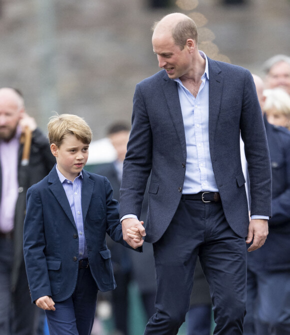 Le prince William, duc de Cambridge, le prince George de Cambridge en visite au château de Cardiff, Royaume Uni, le 4 juin 2022, à l'occasion du jubilé de platine de la reine d'Angleterre. 