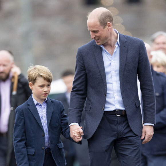 Le prince William, duc de Cambridge, le prince George de Cambridge en visite au château de Cardiff, Royaume Uni, le 4 juin 2022, à l'occasion du jubilé de platine de la reine d'Angleterre. 