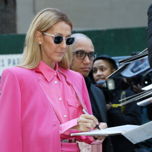 Céline Dion a choisi de s'habiller en rose pour la Journée Internationale pour les Droits des Femmes à New York le 7 mars 2020. 