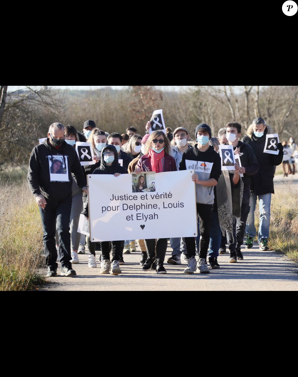 La famille et les proches se sont réunis pour une marche blanche en hommage à Delphine Jubillar, l'infirmière de 33 ans, disparue il y a un an, à Cagnac-les-Mines. Le 19 décembre 2021 © Patrick Bernard / Bestimage