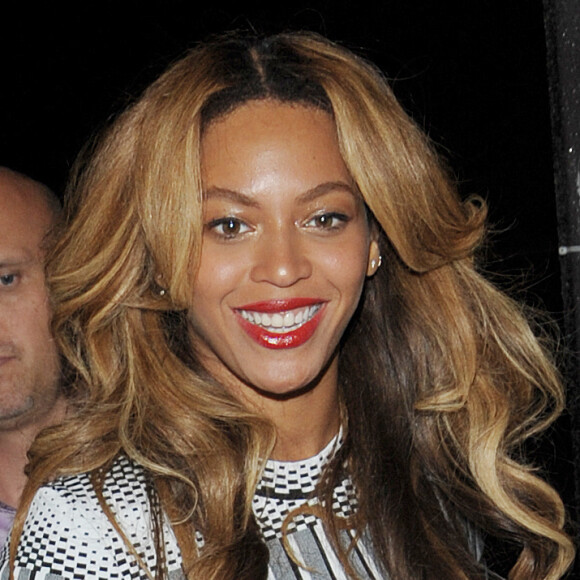 Beyoncé et son mari Jay-Z se promènent à Paris