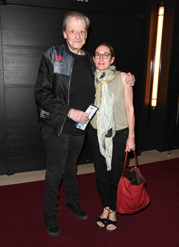 Exclusif - Guy Carlier avec sa compagne Christine - People à la 100ème du spectacle de Vincent Dedienne "Un soir de gala" aux théâtre Marigny à Paris le 27 juin 2022. © Coadic Guirec/Bestimage