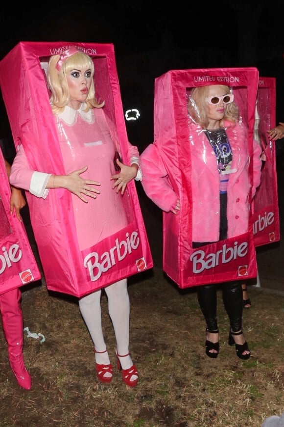 Rebel Wilson arrive déguisée en Poupée Barbie à la Fête d'Halloween Casamigos à Beverly Hills, États Unis le 28 Octobre 2022. 