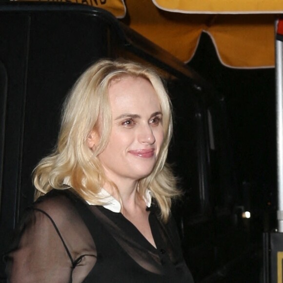Exclusif - Rebel Wilson et sa compagne Ramona Agruma arrivent à une fête à Hollywood, Los Angeles, Californie, Etats-Unis, le 14 octobre 2022. 