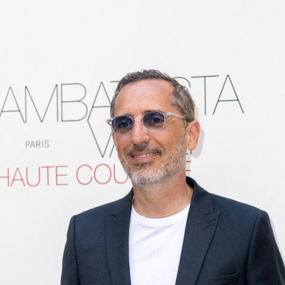 Gad Elmaleh - Les célébrités au photocall du défilé de mode Haute-Couture automne-hiver 2022-2023 "Giambattista Valli" à Paris le 4 juillet 2022 © Olivier Borde / Bestimage 