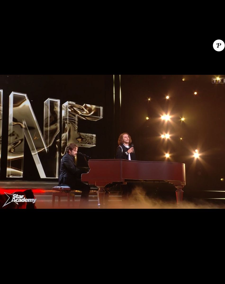 Julien en duo avec son frère Mathieu lors du prime de la "Star Academy" du 5 novembre 2022, sur TF1