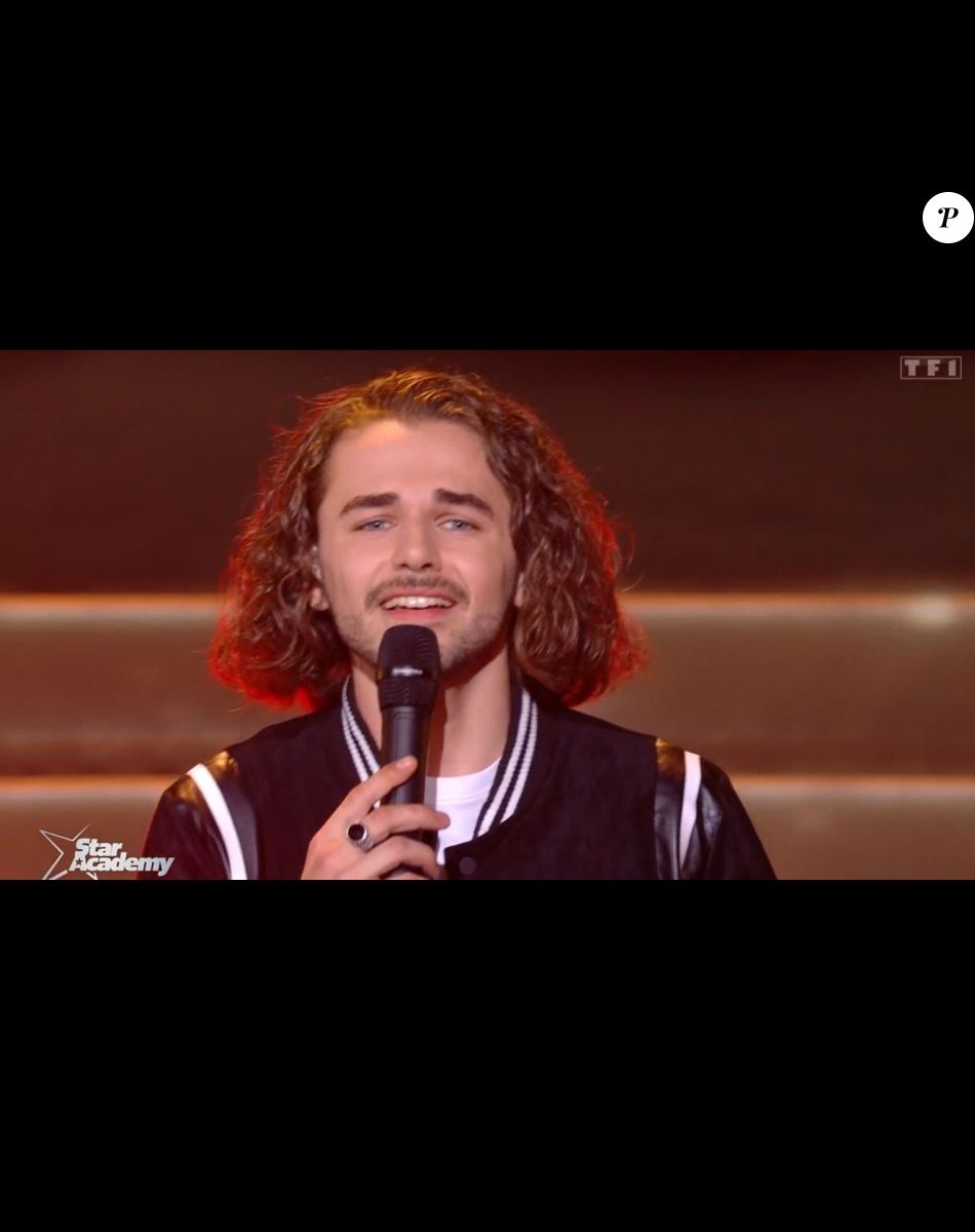 Julien en duo avec son frère Mathieu lors du prime de la "Star Academy" du 5 novembre 2022, sur TF1