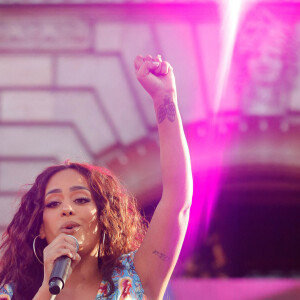 Exclusif - Amel Bent - Concert RFM Music Show sur le parvis de l'Hôtel de Ville de Levallois Perret. Le 18 juin 2022. Le show sera diffusé le 23 juin, à 21h15 sur C8 et en simultané sur RFM ! © Christophe Clovis / Bestimage