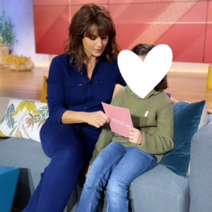 Faustine Bollaert et sa fille sur le plateau de l'émission "Ça commence aujourd'hui". Février 2021.