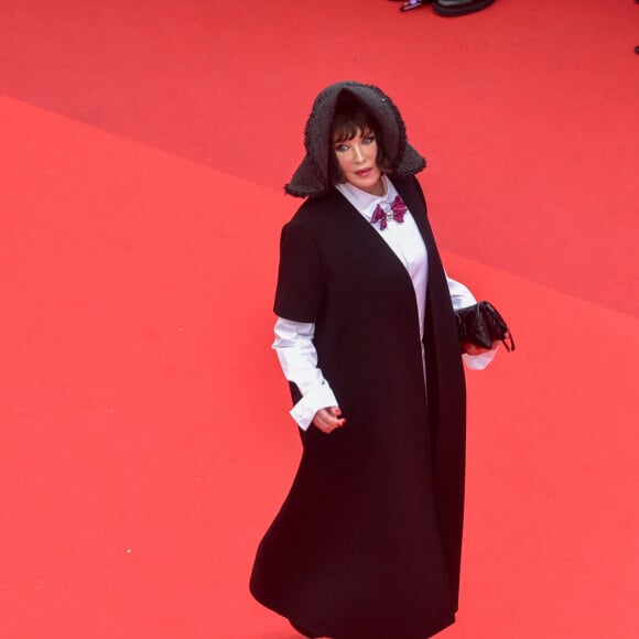 Isabelle Adjani - Montée des marches du film " Les Amandiers " lors du 75ème Festival International du Film de Cannes. Le 22 mai 2022 © Giancarlo Gorassini / Bestimage 