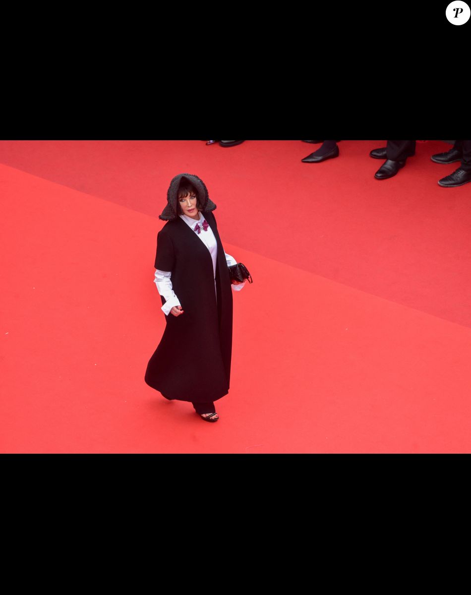 Isabelle Adjani - Montée des marches du film " Les Amandiers " lors du 75ème Festival International du Film de Cannes. Le 22 mai 2022 © Giancarlo Gorassini / Bestimage