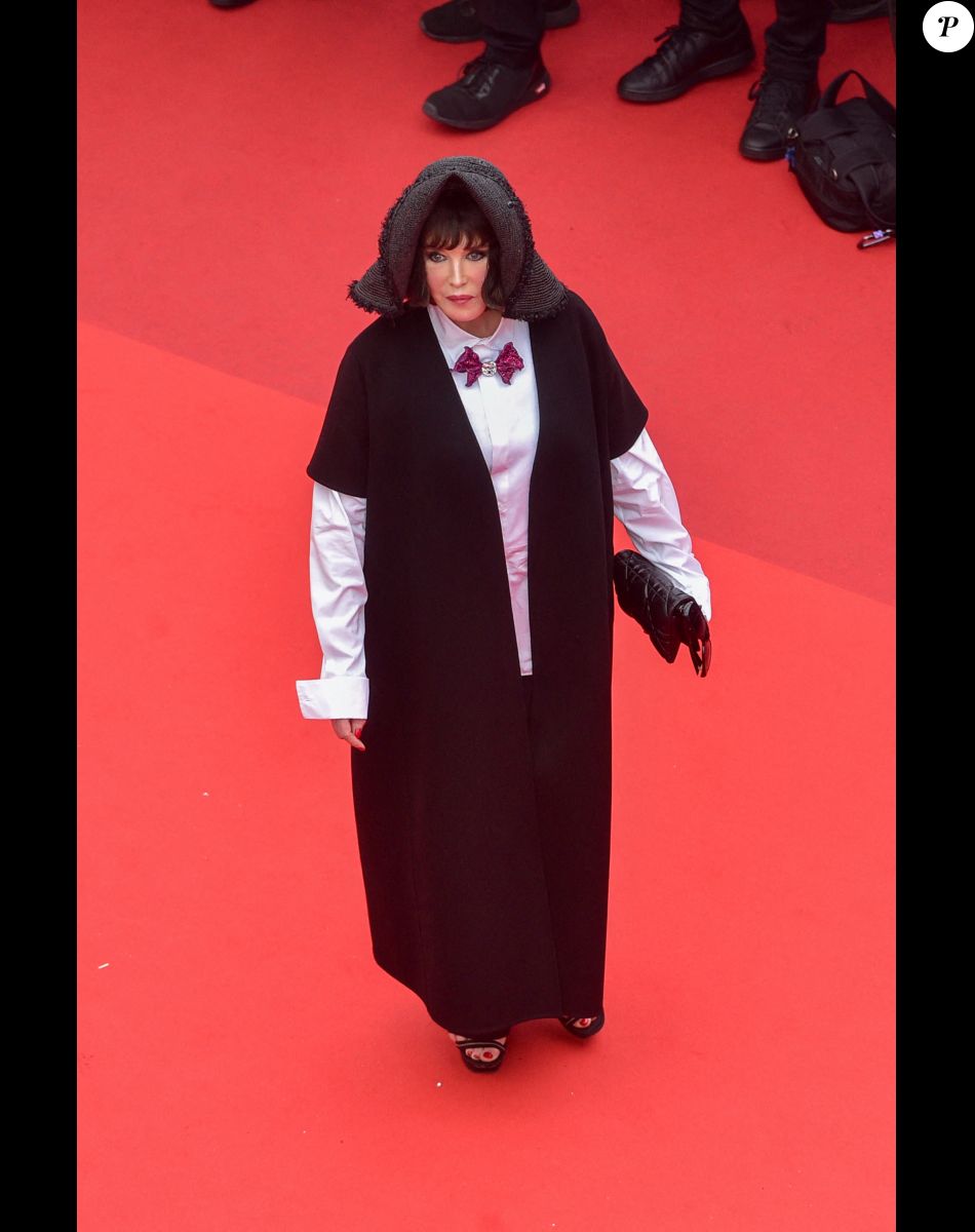 Isabelle Adjani - Montée des marches du film " Les Amandiers " lors du 75ème Festival International du Film de Cannes. Le 22 mai 2022 © Giancarlo Gorassini / Bestimage