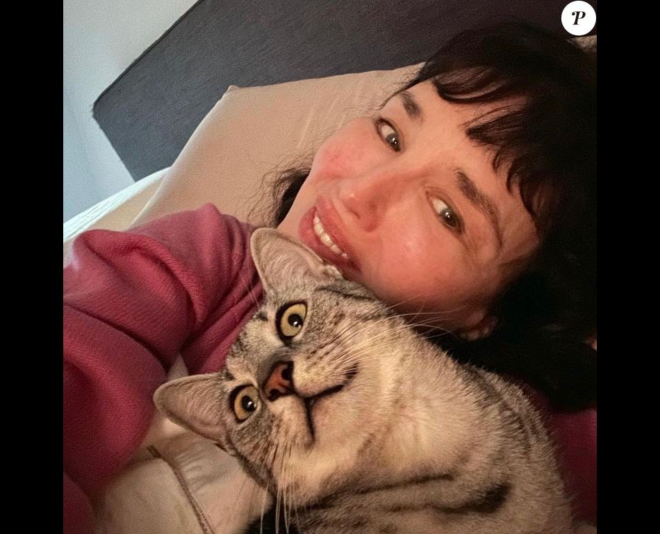 Rare selfie au naturel pour Isabelle Adjani malade @ Instagram ...