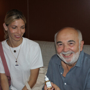 Gérard Jugnot et sa femme Patricia Campi - People à la Suite cadeaux DPA à l'hôtel JW Marriott lors du 75ème Festival International du Film de Cannes le 25 mai 2022. DPA Cannes via Bestimage.