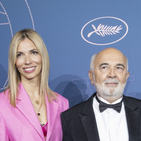 Gérard Jugnot et sa femme Patricia Campi - Photocall du dîner d'ouverture du 75ème Festival International du Film de Cannes. Le 17 mai 2022 © Borde-Jacovides-Moreau / Bestimage.